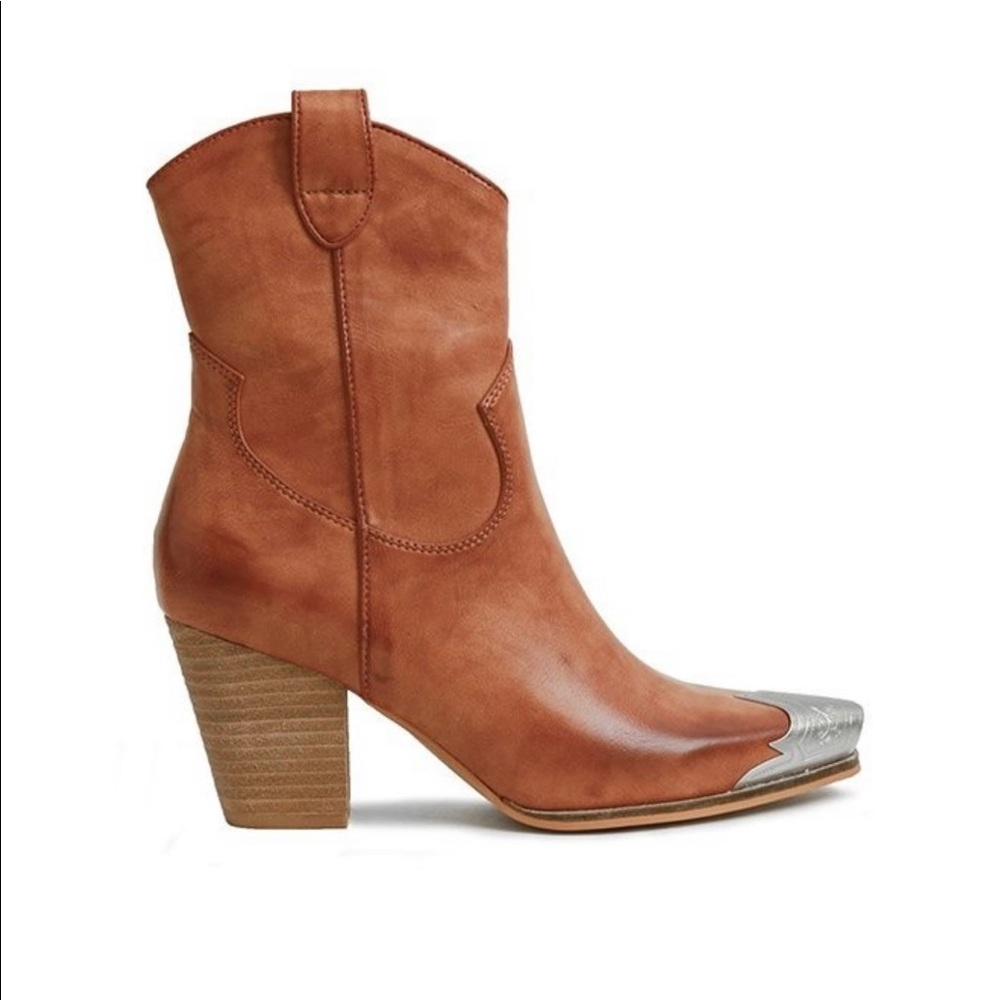 Dakota Western Pointed Toe Boots